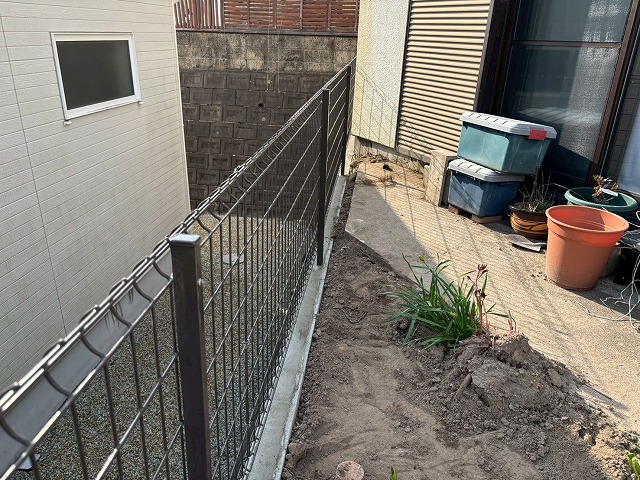 仙台市太白区　隣家との境界にフェイスを設置した