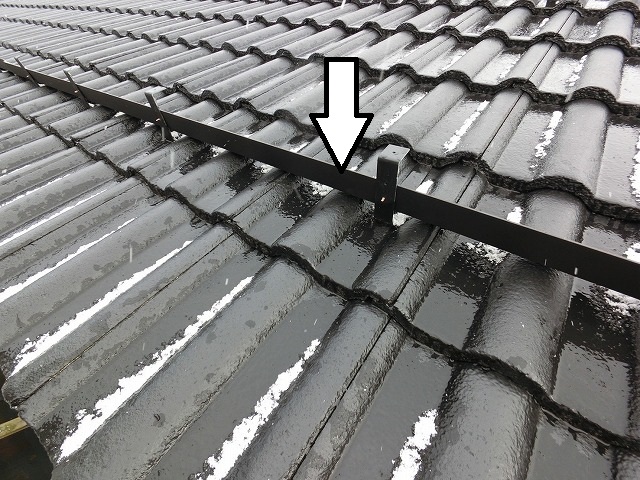 黒川郡大和町　モニエル瓦屋根に雪止めアングルが設置してある