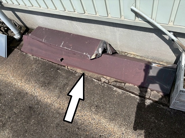 大崎市　屋根の一部のケラバ板金が下に落下した
