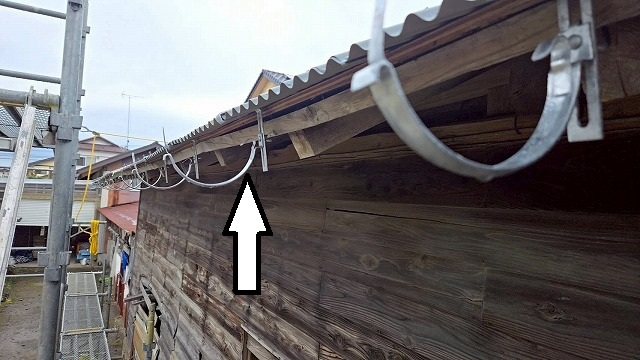 石巻市　物置小屋ドブメッキ製の軒樋金具を使用した