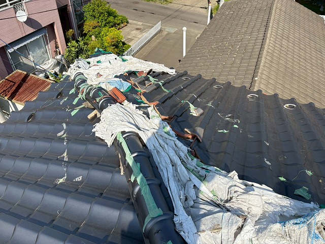 仙台市太白区　棟が崩れたアパート屋根の現地調査を実施