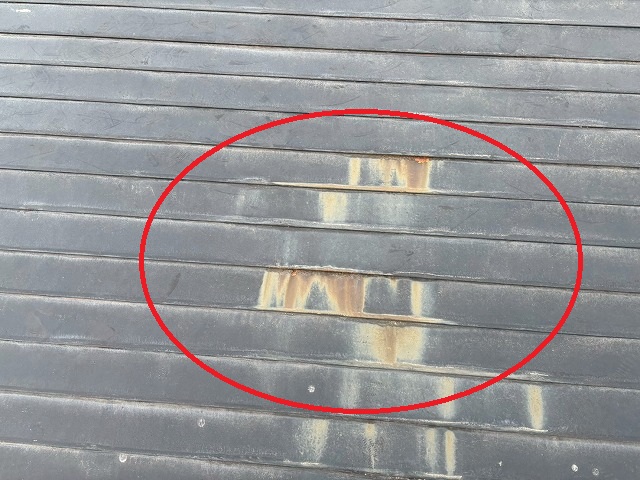 仙台市太白区　横葺き屋根のハゼ部分に腐食が目立つ