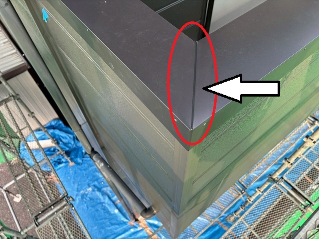 仙台市泉区　板金笠木の重なり部分にコーキングで防水処理を行った様子