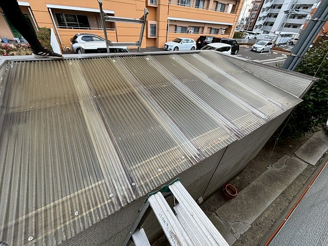 仙台市宮城野区　ゴミ集積所の飛散しそうなポリカ波板