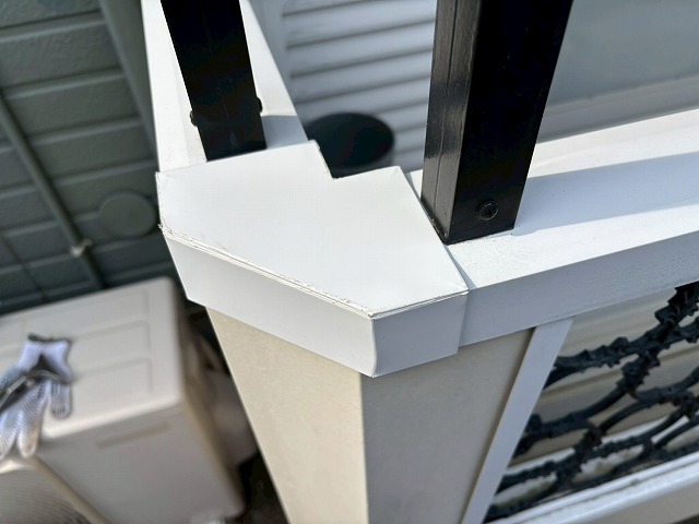 仙台市青葉区　バルコニー笠木のコーナー役物をガルバリウム鋼板製に変更した