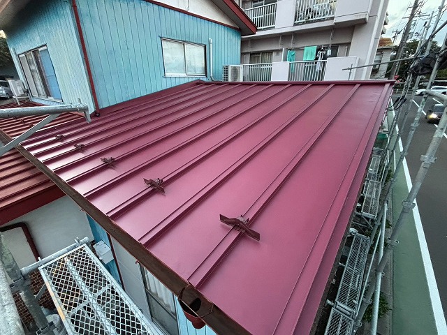 塩釜市　部分的に瓦棒屋根のカバー工事を行った