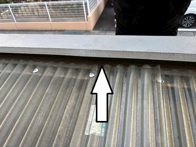 仙台市宮城野区　風に煽られて浮いてしまった板金笠木