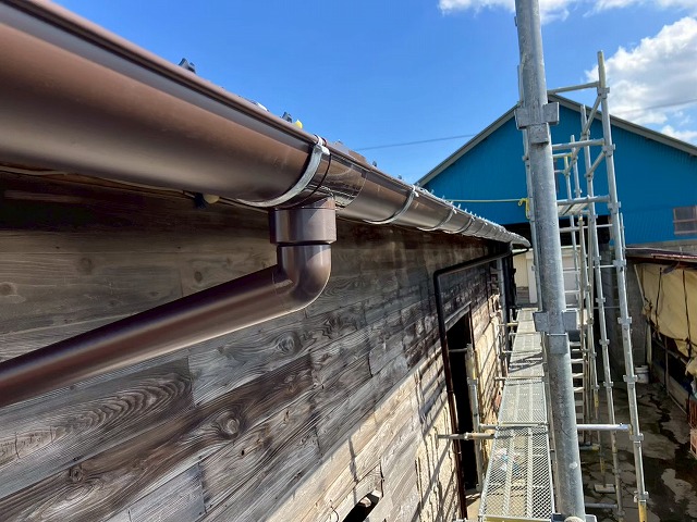 石巻市　物置小屋にPanasonicアイアン丸120を設置した