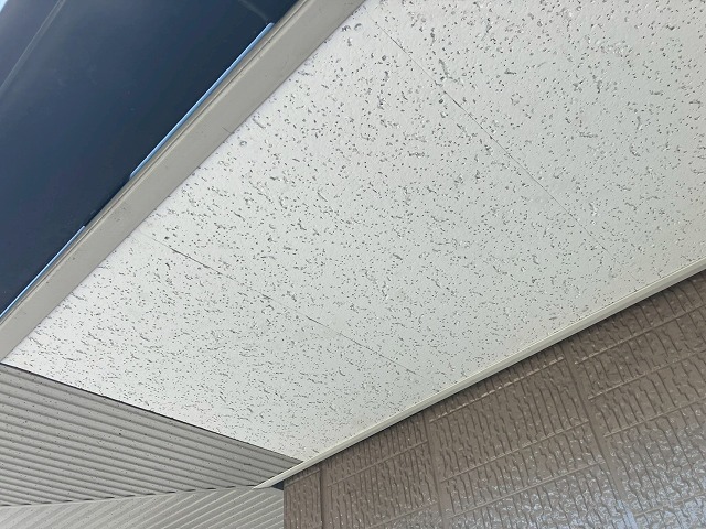 軒天の一部が飛ばされた