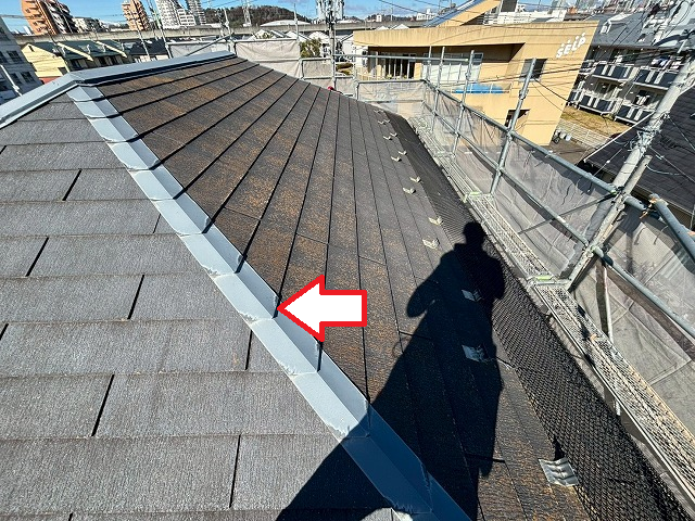 仙台市若林区 屋根カバー工事 棟包み板金の色褪せ