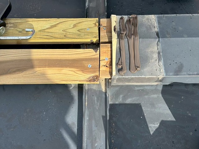 仙台市青葉区 棟板金設置工事 コーキング処理