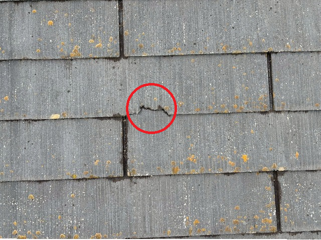 富谷市 カバー工事 スレート材が欠けている