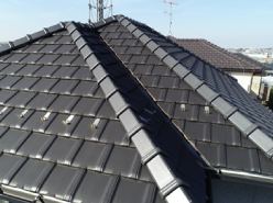 施工前の重厚感がある防災瓦の屋根